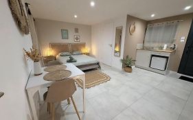 Studio indépendant a 20min des plages